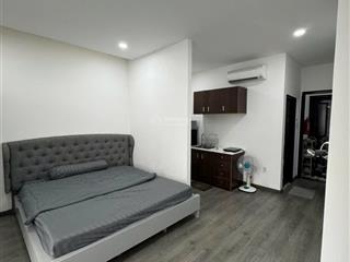 Studio vũ huy tấn cho thuê, giá thuê 9 triệu/tháng, ban công thoáng, thang máy