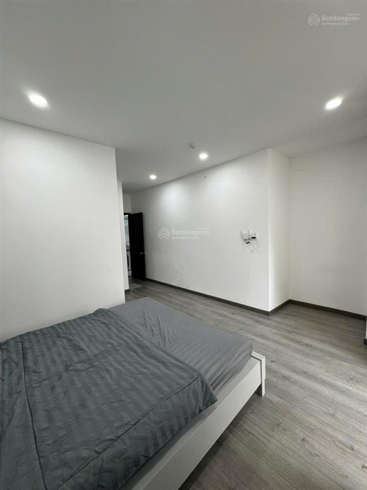 Studio vũ huy tấn cho thuê, giá thuê 9 triệu/tháng, ban công thoáng, thang máy