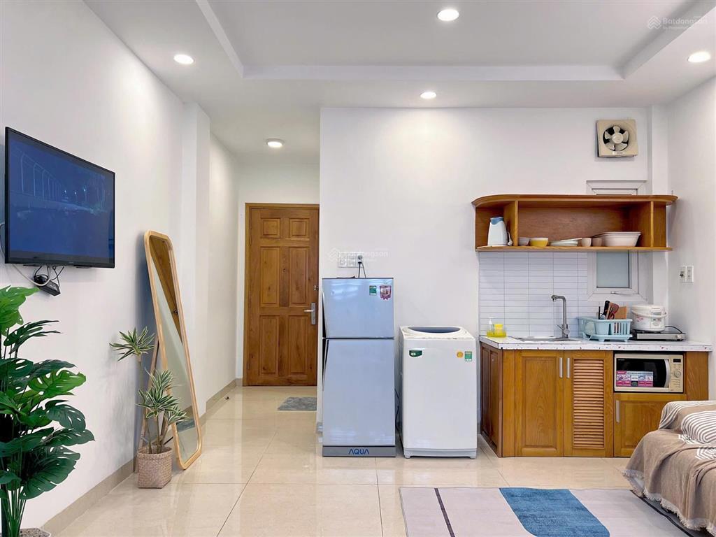 Trống sẵn căn hộ studio hòa hưng quận 10
giá thuê 9,5 triệu/tháng
căn hộ trang bị nội thất cơ bản