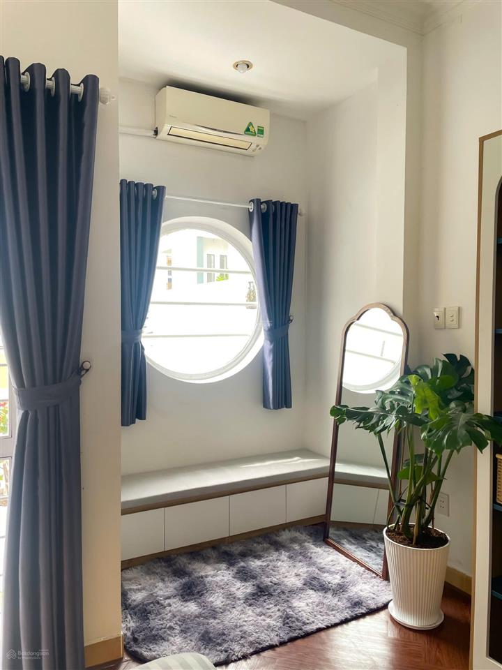 Căn hộ studio nguyễn công trứ quận 1
giá thuê 8 triệu/tháng
tình trạng cuối tháng 10 trống