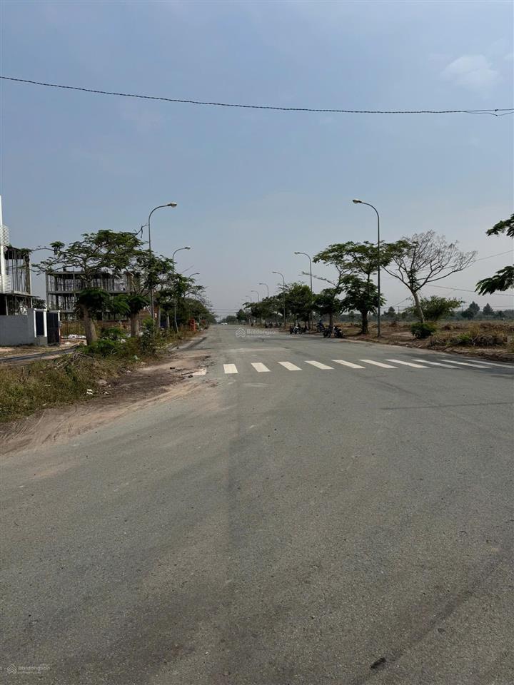 Bán gấp căn nhà ngay dự án hud 9 nhơn trạch, 97.5m2 đã bàn giao