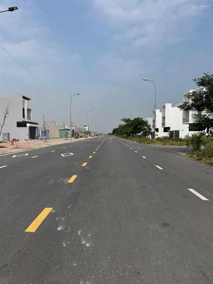 Bán gấp căn nhà ngay dự án hud 9 nhơn trạch, 97.5m2 đã bàn giao