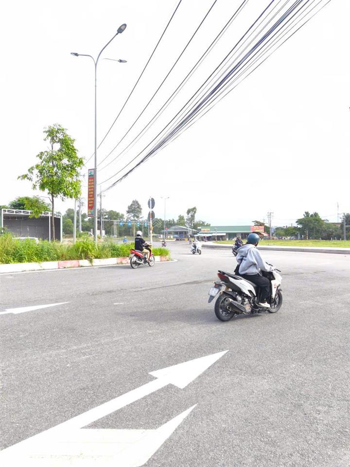 Bán lô góc 2 mặt tiền 105m2 xây nhà ở ngay tại xã long thọ