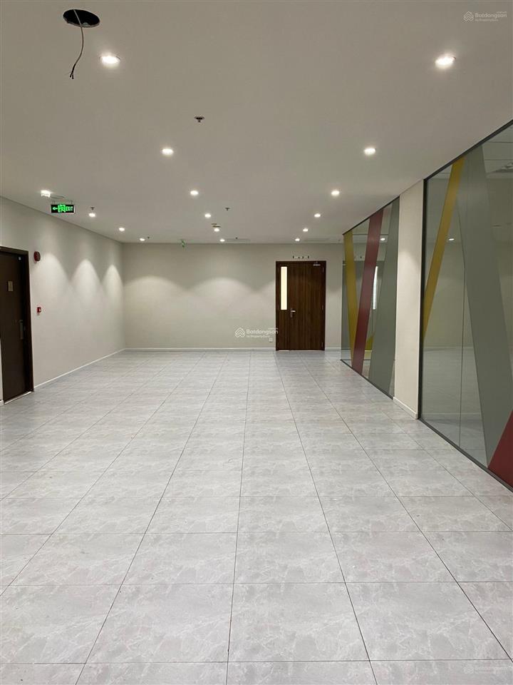 Cho thuê văn phòng đường hồng hà, orchard parkview, sàn đẹp nhiều chỗ để xe