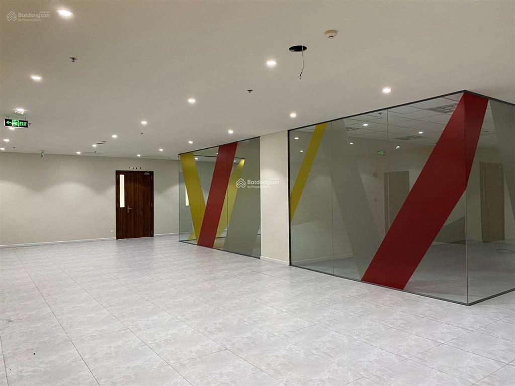 Cho thuê văn phòng đường hồng hà, orchard parkview, sàn đẹp nhiều chỗ để xe