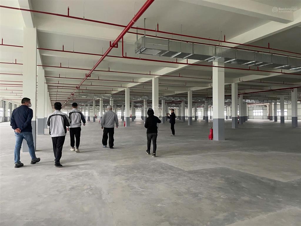 Cho thuê kho xưởng d= 24.000m giá 118.400/m pccc trong ngoài giấy tờ pháp lý đầy đủ  0909 934 ***