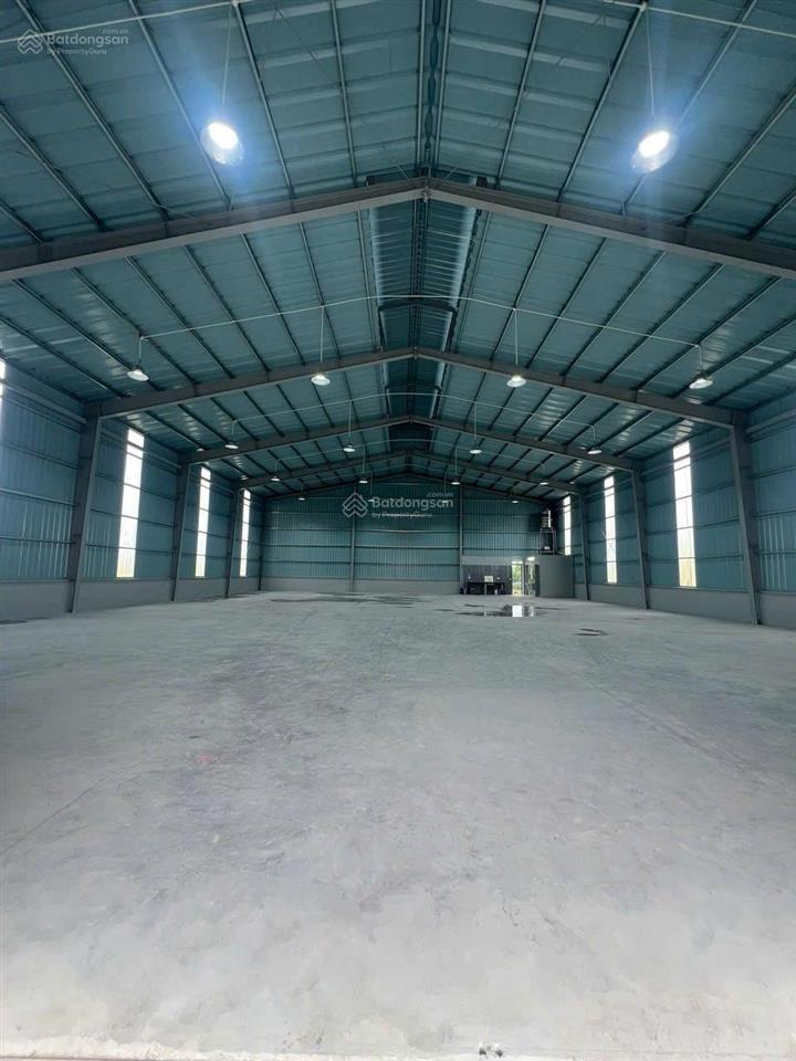 Cho thuê kho diện tích 660m2,chiều cao từ nền kho điểm thấp nhất là 7m, nhà vệ sinh  0909 934 ***