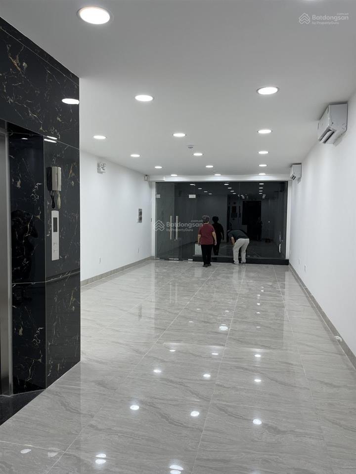 Cho thuê nhà mặt phố làm văn phòng thiết kế sàn trống giá 65tr/tháng có thang máy  0909 934 ***