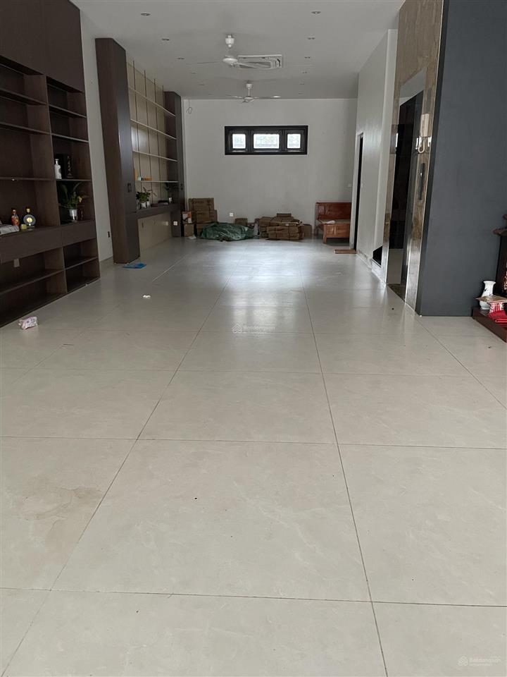 Cho thuê nhà mặt phố làm văn phòng thiết kế sàn trống giá 65tr/tháng có thang máy  0909 934 ***