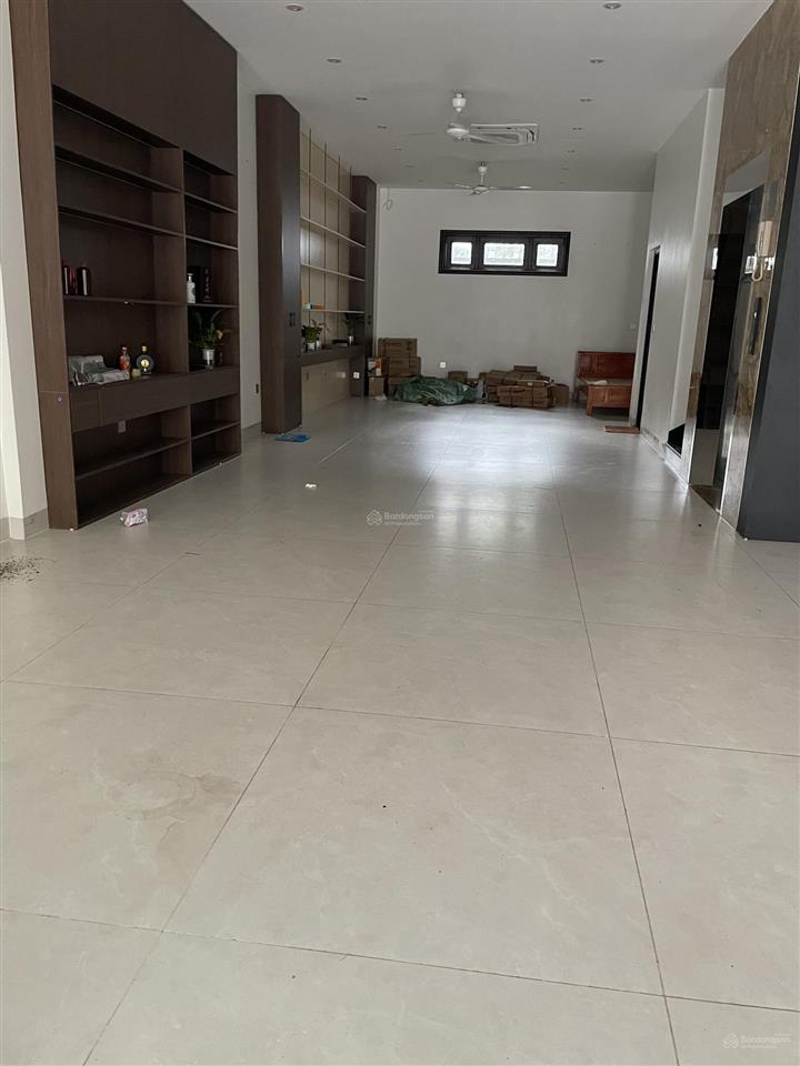 Cho thuê nhà mặt phố làm văn phòng thiết kế sàn trống giá 65tr/tháng có thang máy  0909 934 ***