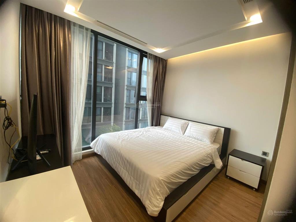 Hot! cho thuê căn hộ 2 pn tại vinhomes metropolis liễu giai 80m2, full nội thất, view vườn hoa.