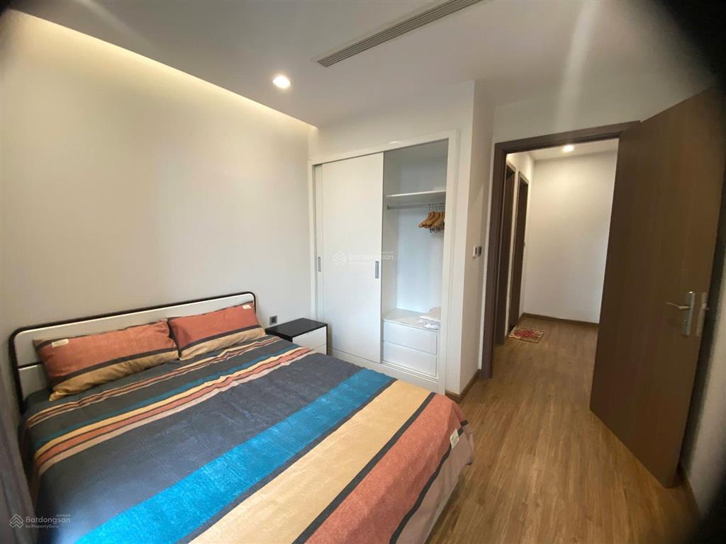 Hot! cho thuê căn hộ 2 pn tại vinhomes metropolis liễu giai 80m2, full nội thất, view vườn hoa.