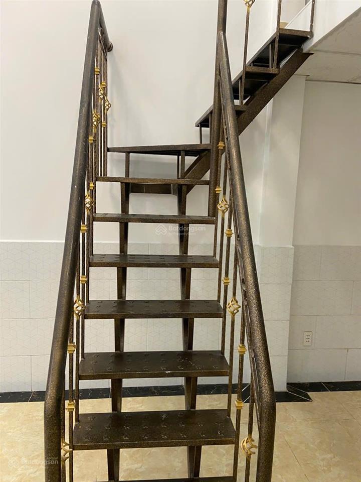 Bán nhà 1 gác đúc hẻm betong 3m , gần đường ô tô . h nam