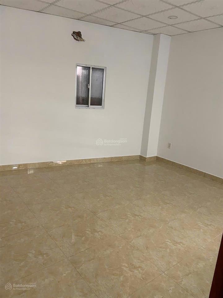 Bán nhà 1 gác đúc hẻm betong 3m , gần đường ô tô . h nam
