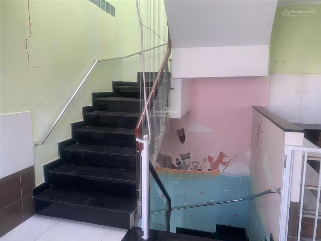 Cho thuê nhà nguyên căn 3 tầng , mặt đường ô tô thông thoáng