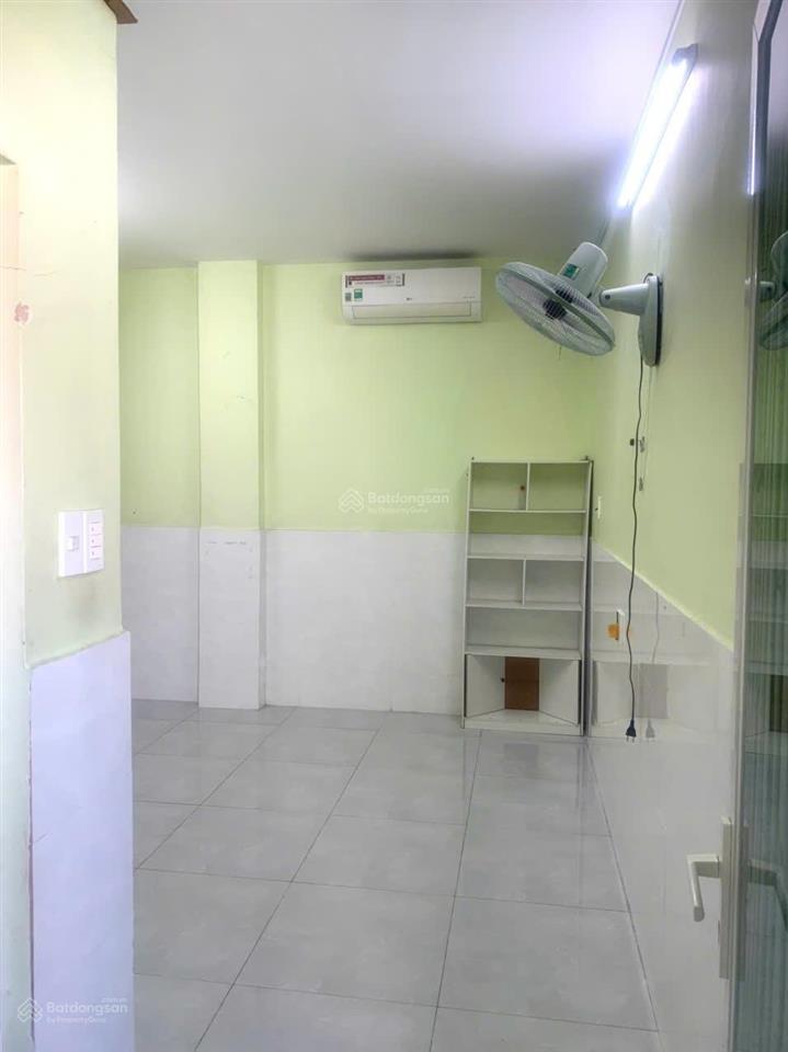 Cho thuê nhà nguyên căn 3 tầng , mặt đường ô tô thông thoáng