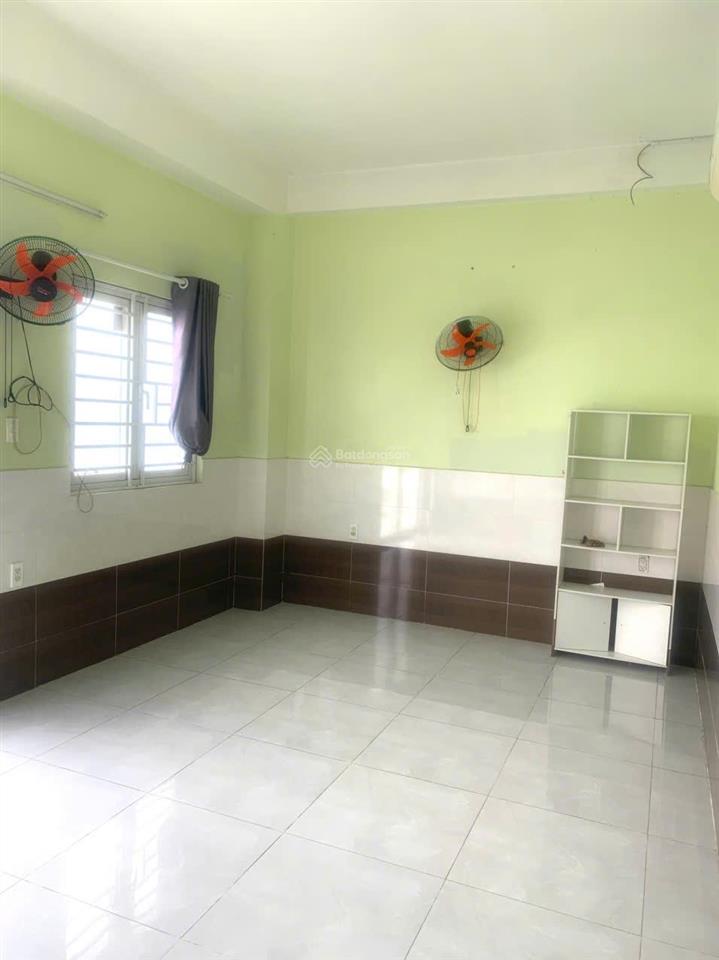 Cho thuê nhà nguyên căn 3 tầng , mặt đường ô tô thông thoáng