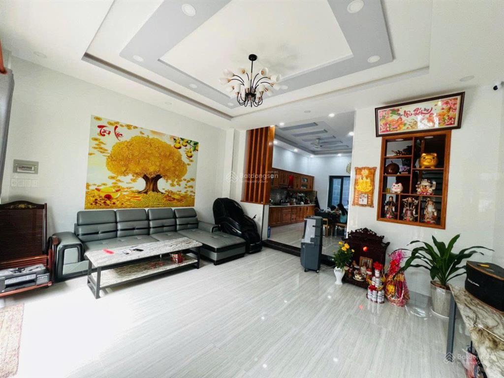 Bán nhà 3 tầng hẻm ô tô , p cát lái ( chợ cây xoài )