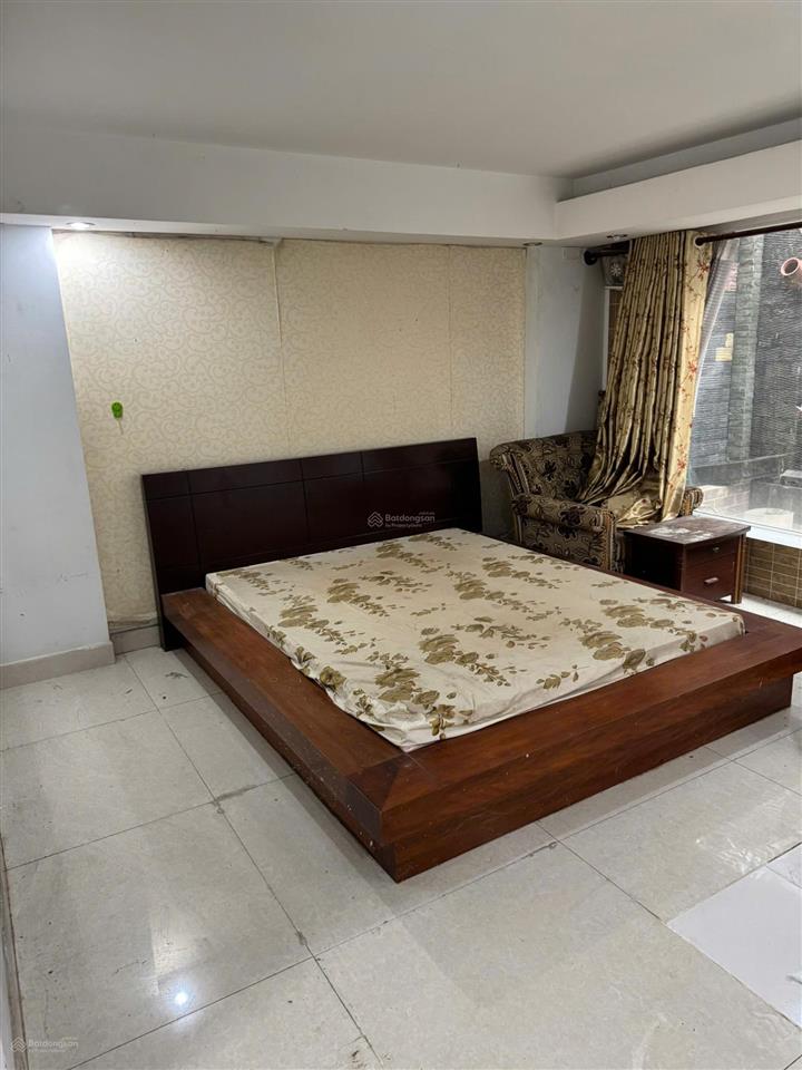Cho thuê mặt bằng nhà phố 100m2 , mặt đường 20m ,