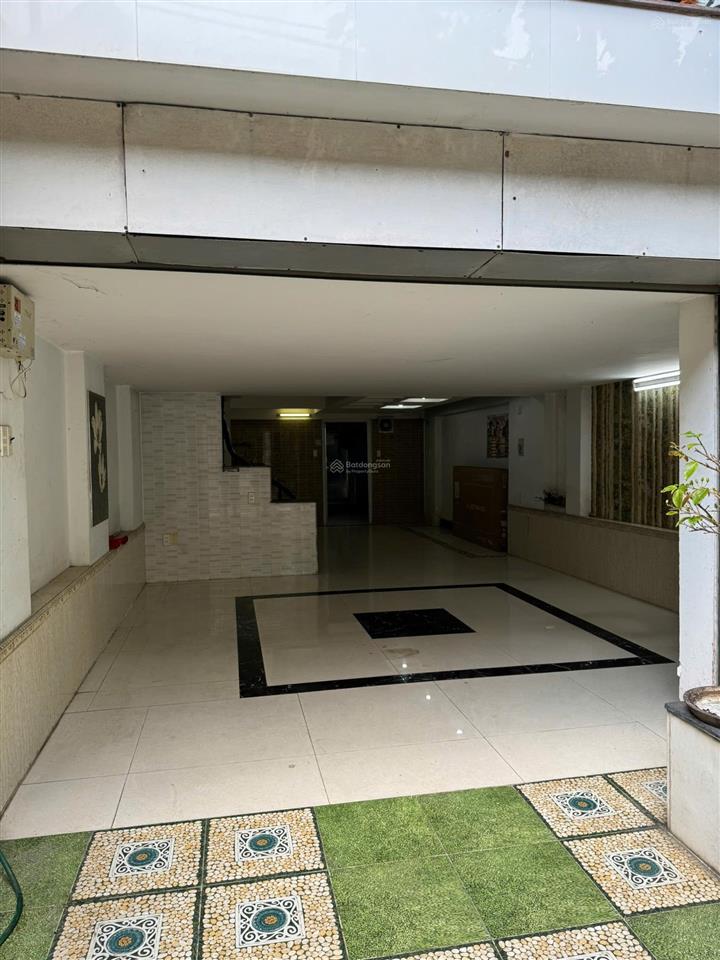 Cho thuê mặt bằng nhà phố 100m2 , mặt đường 20m ,