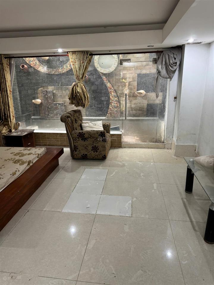 Cho thuê mặt bằng nhà phố 100m2 , mặt đường 20m ,