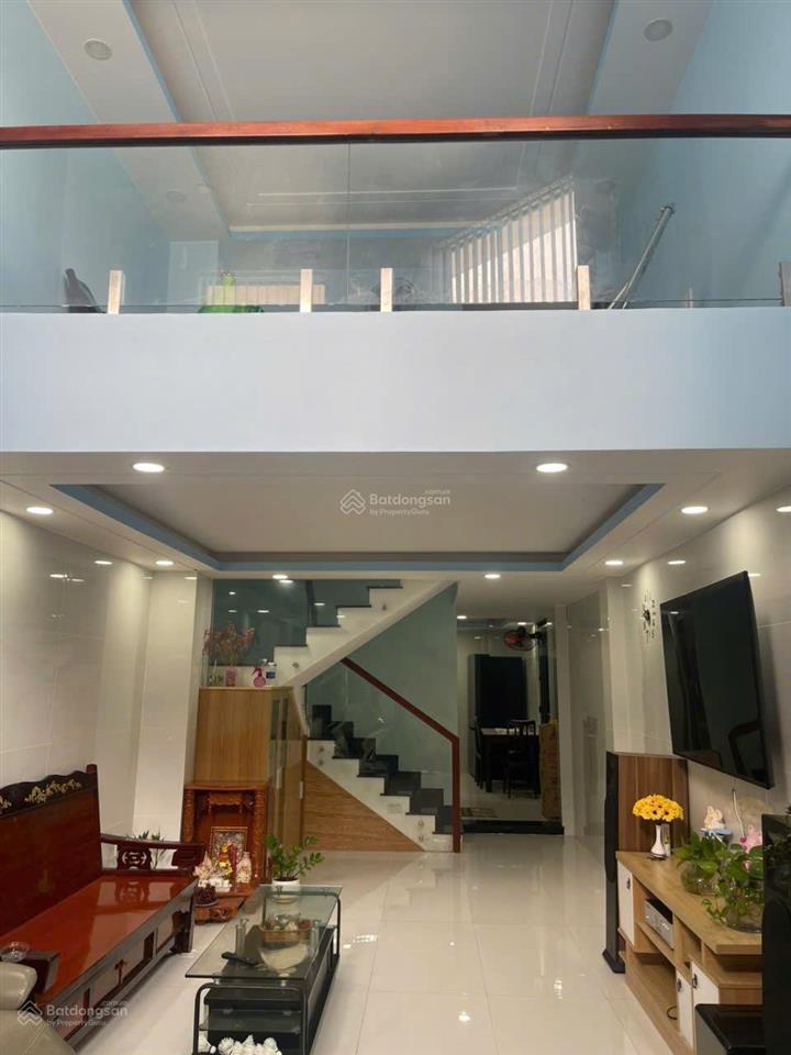 Bán nhanh nhà 3 tầng mặt đường ô tô , thông thoáng ,