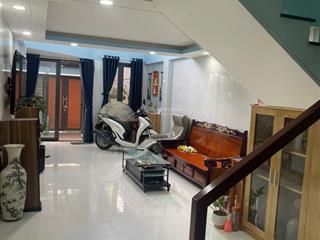 Bán nhanh nhà 3 tầng mặt đường ô tô , thông thoáng ,