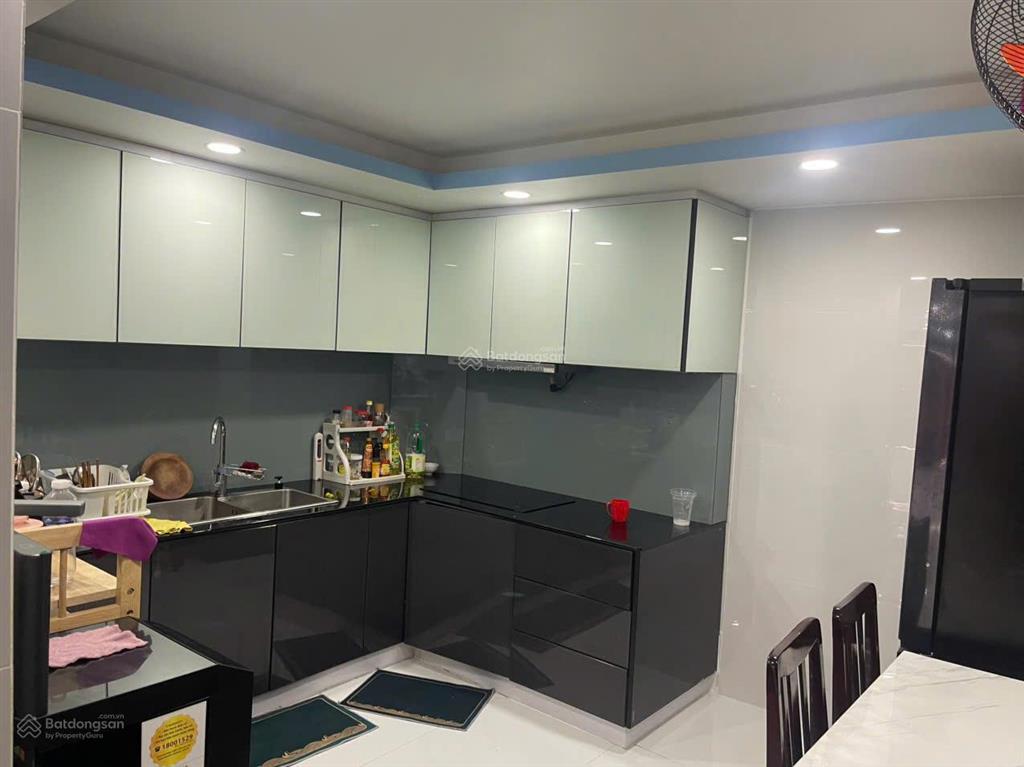 Bán nhanh nhà 3 tầng mặt đường ô tô , thông thoáng ,
