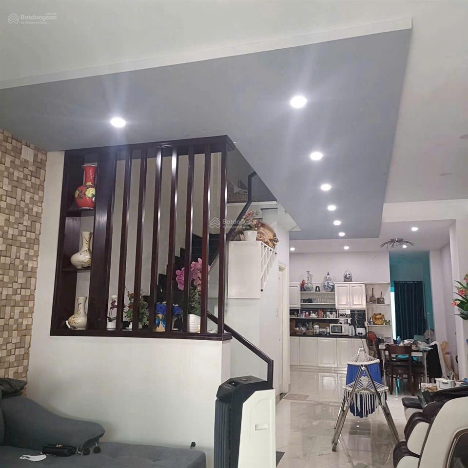 Cho thuê nhà nguyên căn 3 lầu , 6pn , nhánh đường lê văn thịnh rẽ vào , mặt đường ô tô