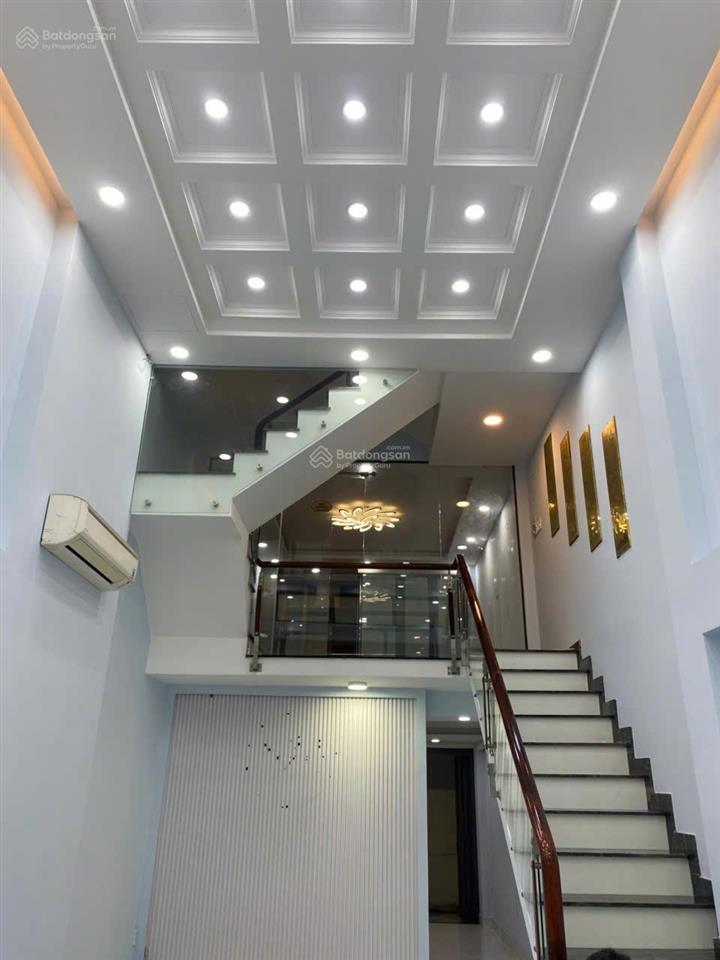 Bán nhà 3 tầng mặt đường nguyễn thị định ,