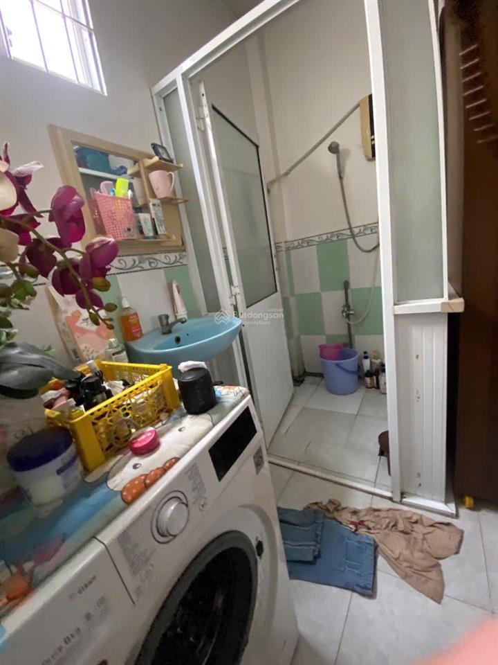 Bán nhà 2 tầng , hẻm xe máy , đường nguyễn thị định