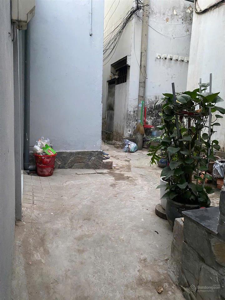 Bán nhà 2 tầng , hẻm xe máy , đường nguyễn thị định