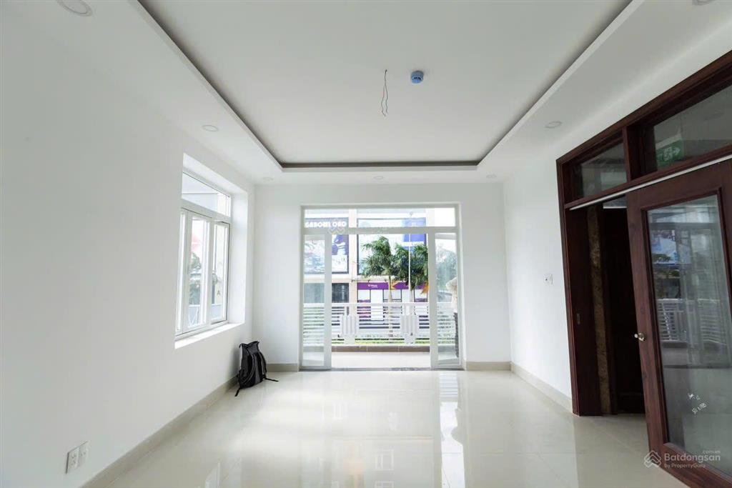 Cho thuê biệt thự , căn góc đường nguyễn địa lô p thạnh mỹ lợi , quận 2 cũ