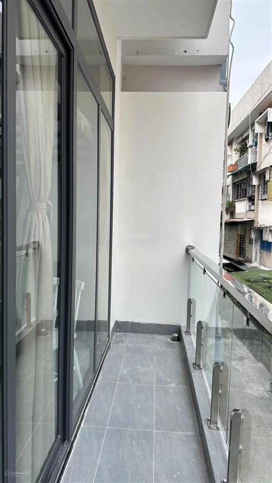 Bán nhà hẻm ô tô, nhánh đường trần não rẽ vào