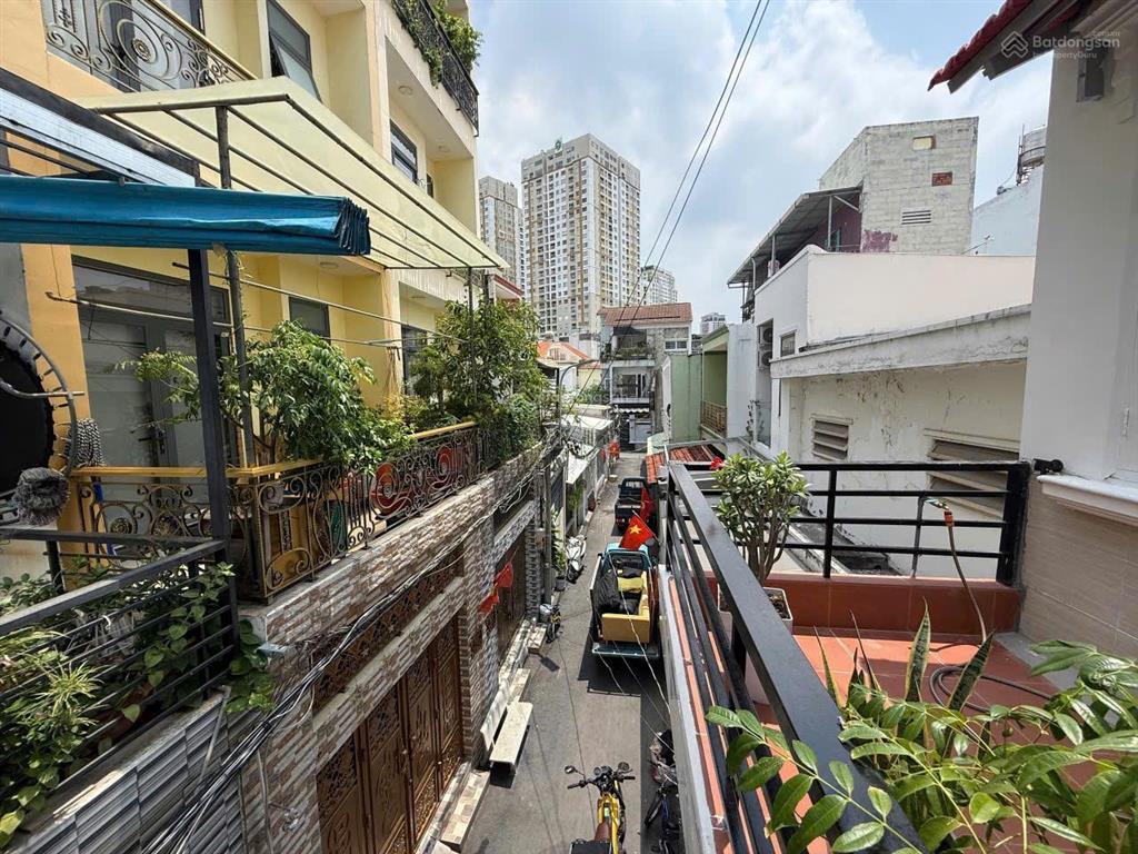 Bán nhà 3 tầng kdc thảo điền  hẻm nhựa 3.3m