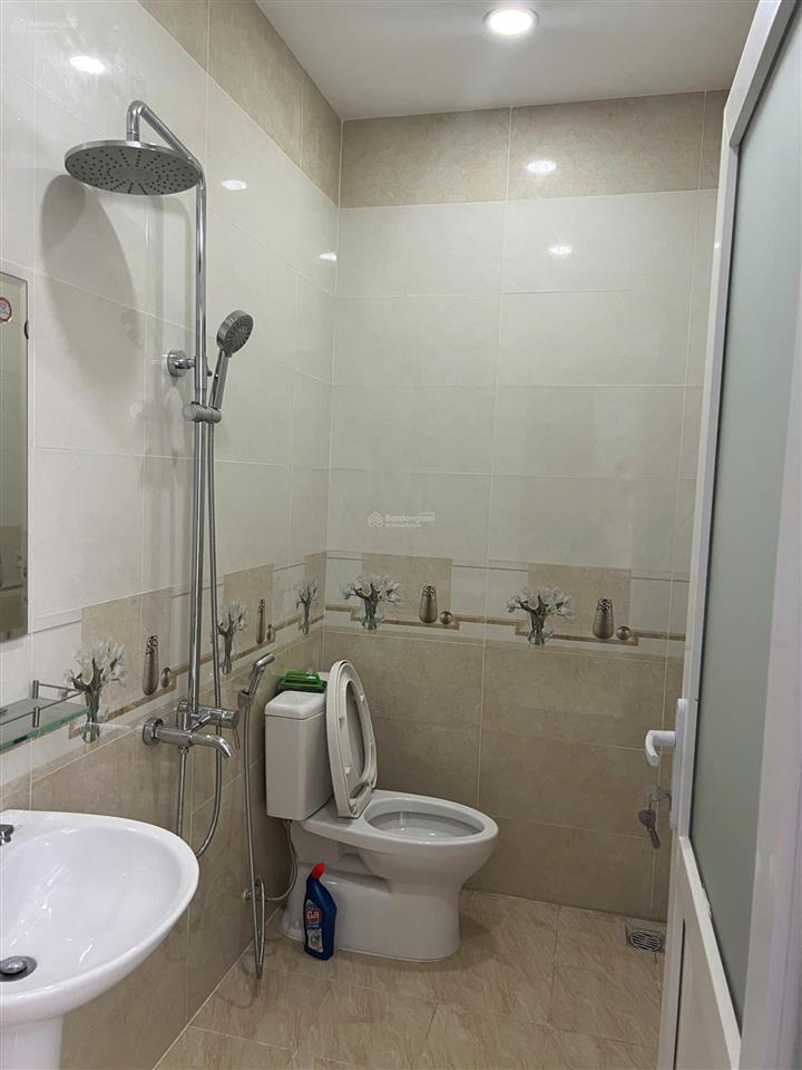 Bán nhà 4 tầng mặt đường ô tô, thông thoáng, đ. lê văn thịnh rẽ vào