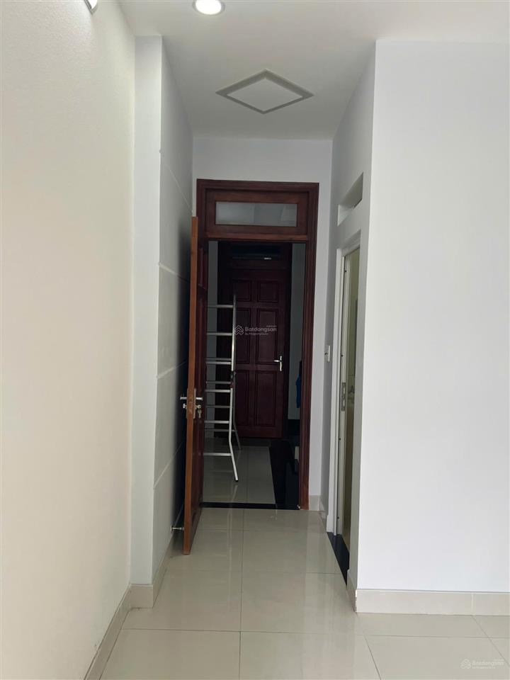 Bán nhà 4 tầng mặt đường ô tô, thông thoáng, đ. lê văn thịnh rẽ vào