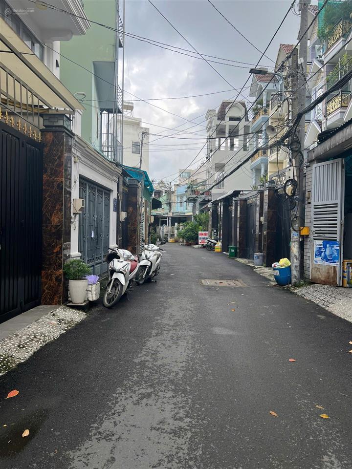 Bán nhà 4 tầng mặt đường ô tô, thông thoáng, đ. lê văn thịnh rẽ vào