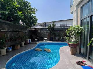Bán nhanh biệt thự sân vườn , hồ bơi 300m2