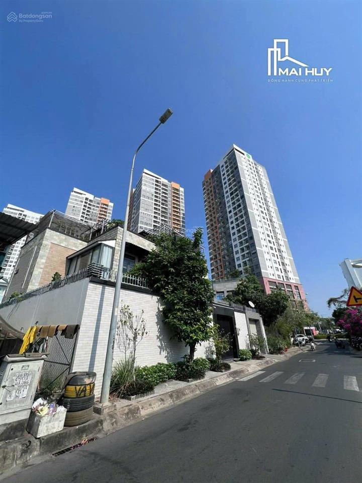 Bán nhanh biệt thự sân vườn , hồ bơi 300m2