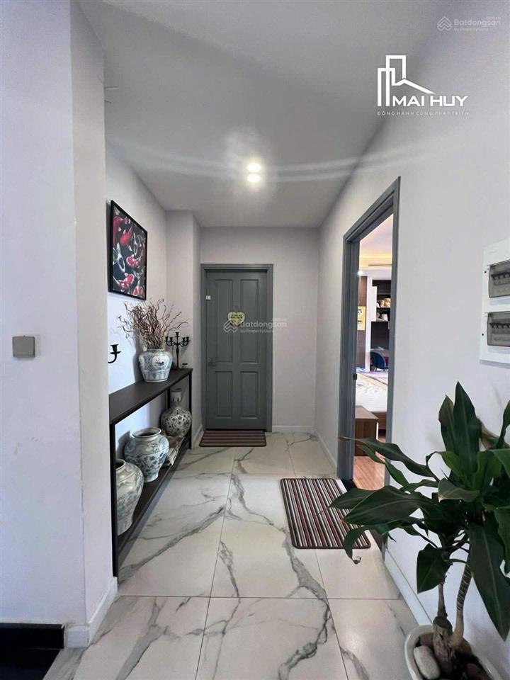 Bán nhanh biệt thự sân vườn , hồ bơi 300m2