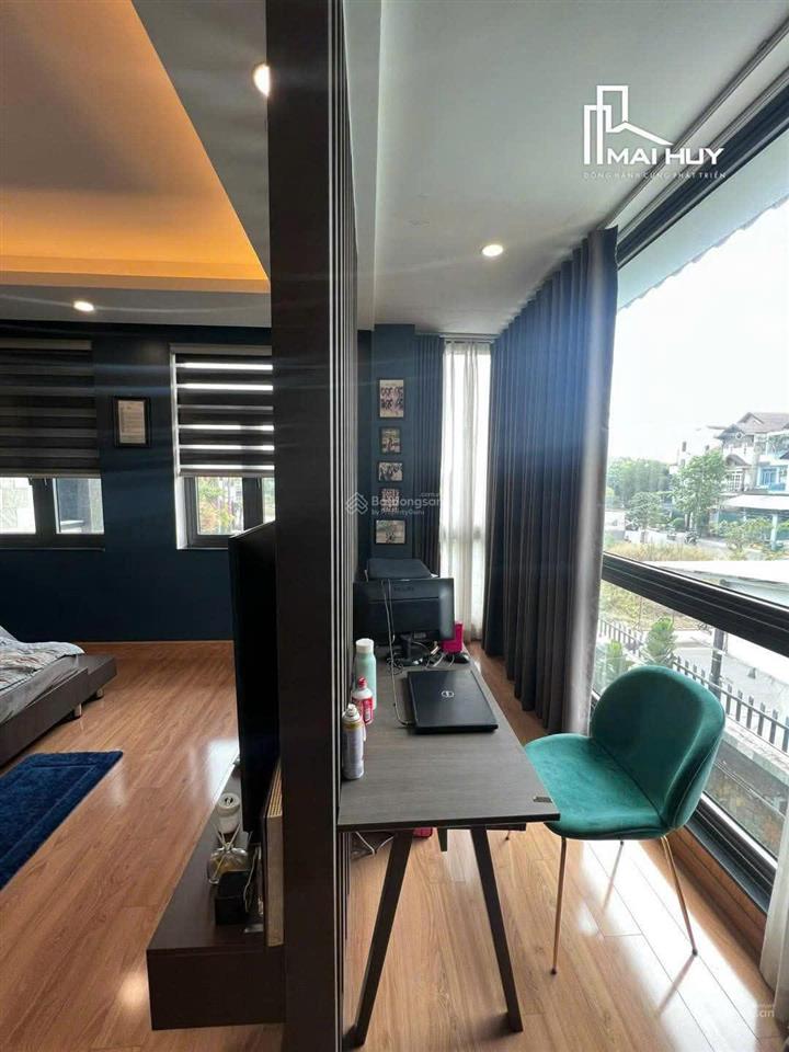 Bán nhanh biệt thự sân vườn , hồ bơi 300m2