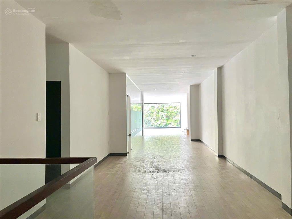 Bán nhanh nhà 4 tầng mặt đường hai bà trưng, quận 3 cũ