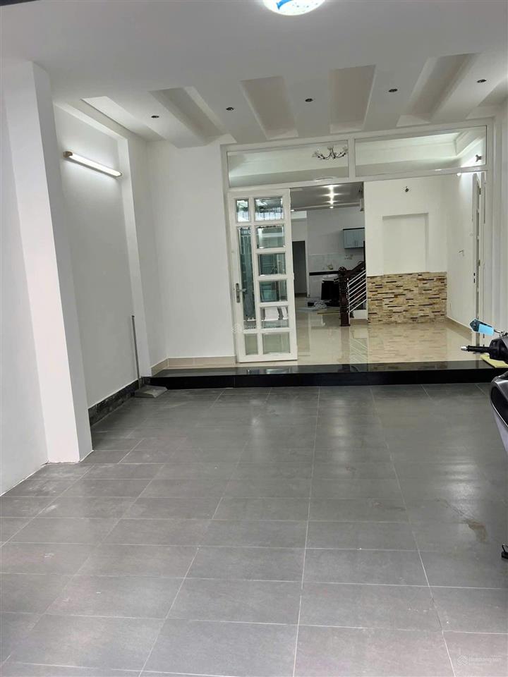 Bán nhà phố 3 tầng, đường lê văn thịnh rẽ vào