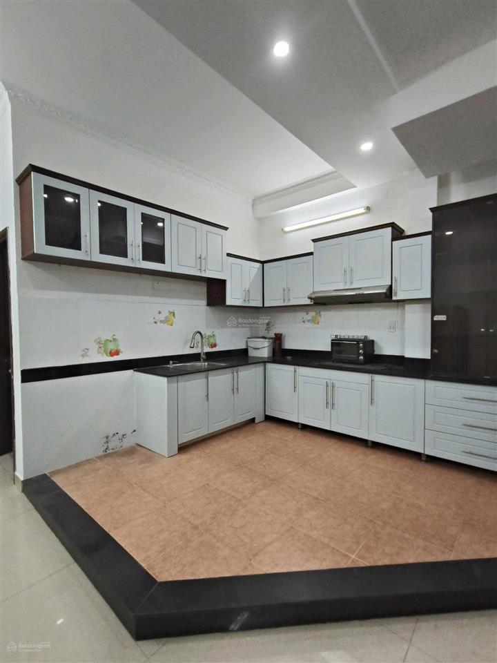 Bán nhà phố 3 tầng, đường lê văn thịnh rẽ vào