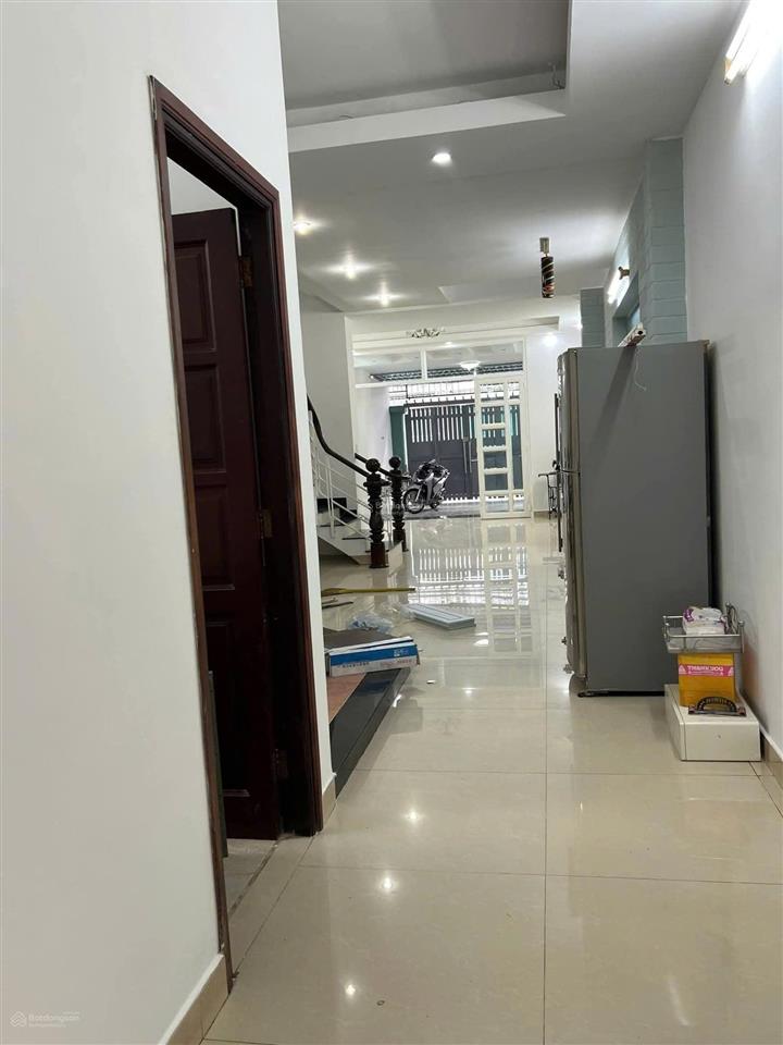 Bán nhà phố 3 tầng, đường lê văn thịnh rẽ vào