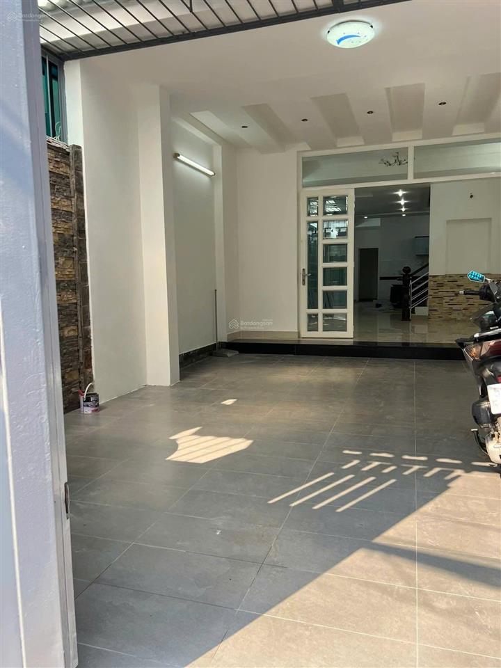 Bán nhà phố 3 tầng, đường lê văn thịnh rẽ vào