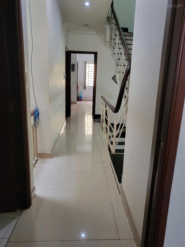 Bán nhà phố 3 tầng, đường lê văn thịnh rẽ vào