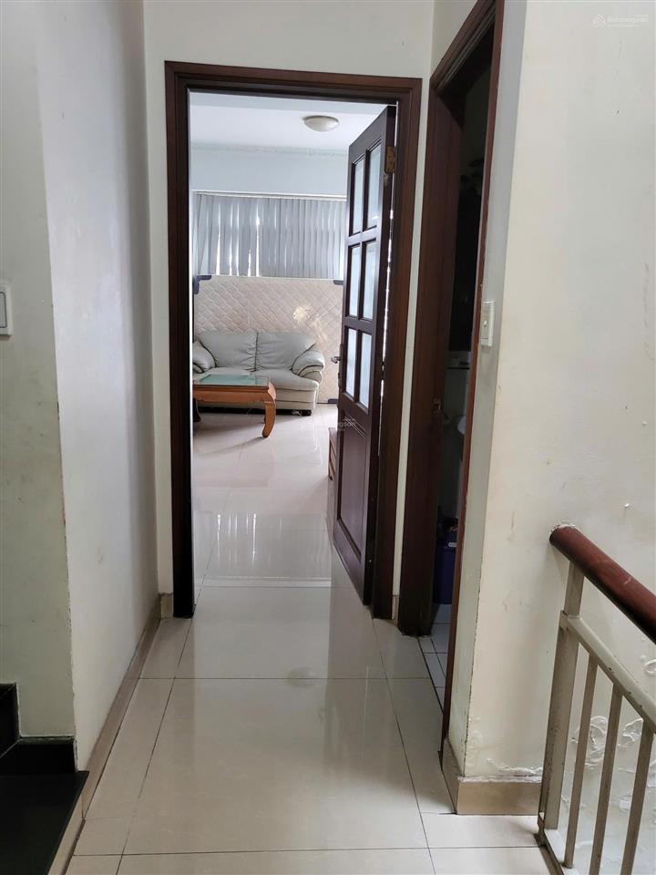 Bán nhà phố 3 tầng, đường lê văn thịnh rẽ vào