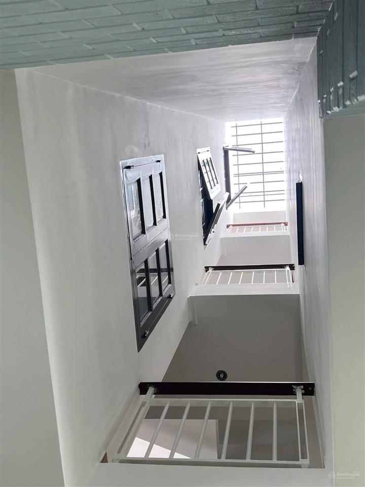 Bán nhà phố 3 tầng, đường lê văn thịnh rẽ vào